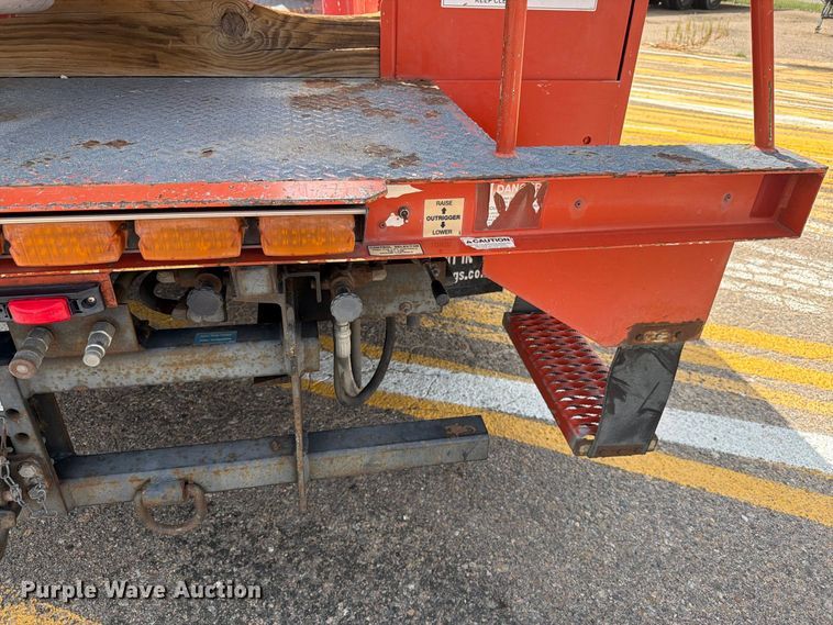 image for item DY3325 2005 GMC C4500 bucket truck