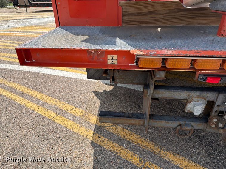 image for item DY3325 2005 GMC C4500 bucket truck