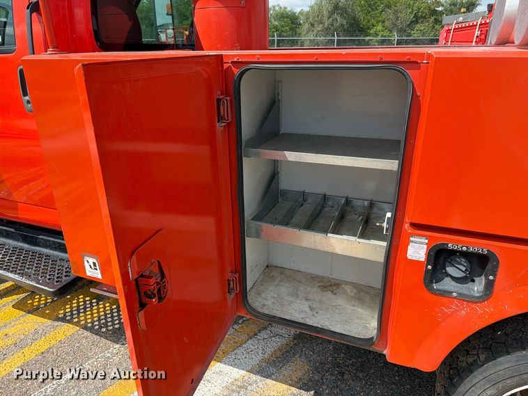 image for item DY3325 2005 GMC C4500 bucket truck
