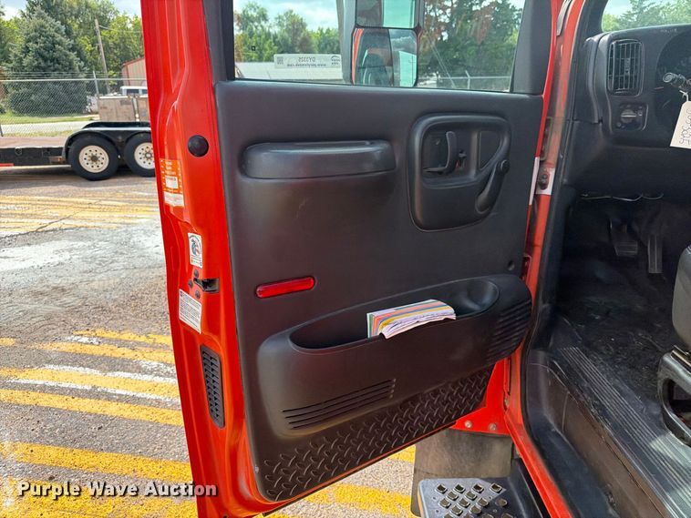 image for item DY3325 2005 GMC C4500 bucket truck