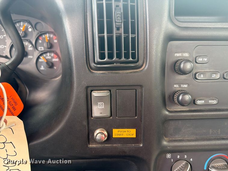 image for item DY3325 2005 GMC C4500 bucket truck