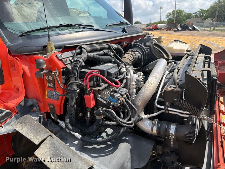 image for item DY3325 2005 GMC C4500 bucket truck