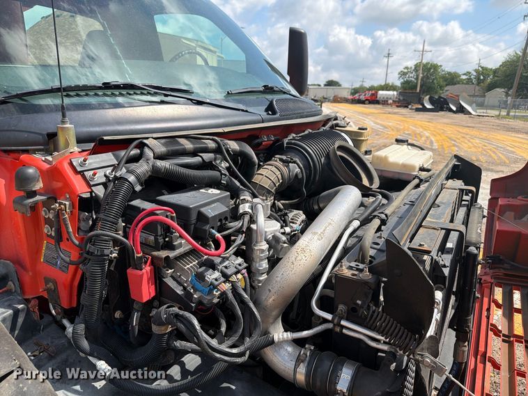 image for item DY3325 2005 GMC C4500 bucket truck