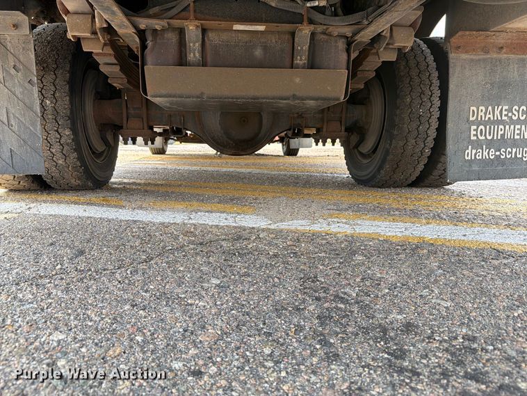 image for item DY3325 2005 GMC C4500 bucket truck