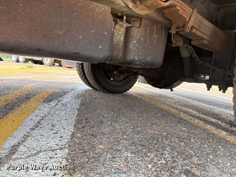 image for item DY3325 2005 GMC C4500 bucket truck