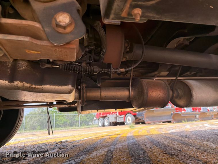 image for item DY3325 2005 GMC C4500 bucket truck