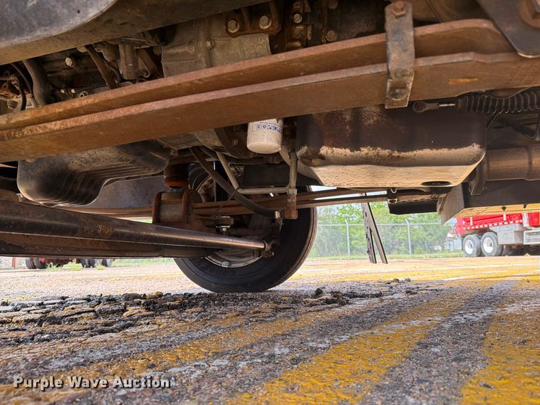 image for item DY3325 2005 GMC C4500 bucket truck