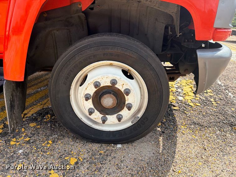 image for item DY3325 2005 GMC C4500 bucket truck