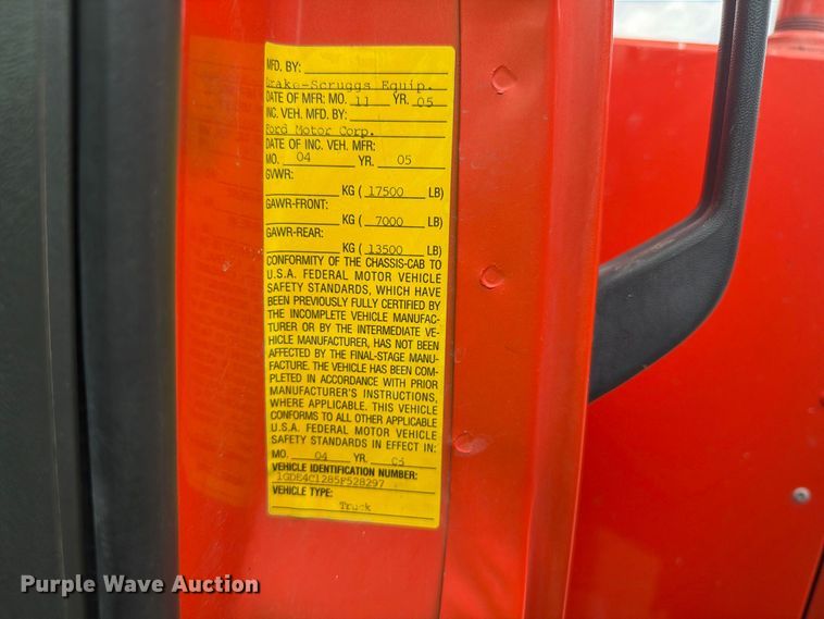 image for item DY3325 2005 GMC C4500 bucket truck