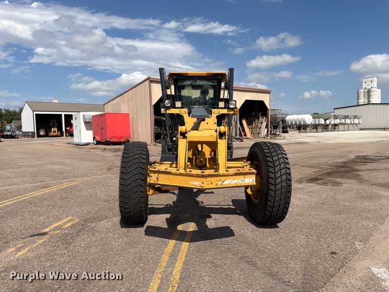 image for item DY3327 2005 John Deere 670D motor grader