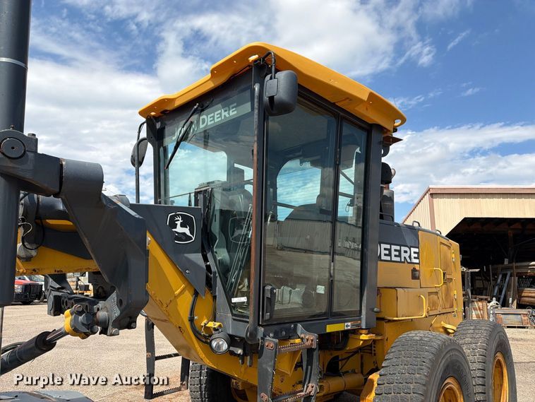 image for item DY3327 2005 John Deere 670D motor grader