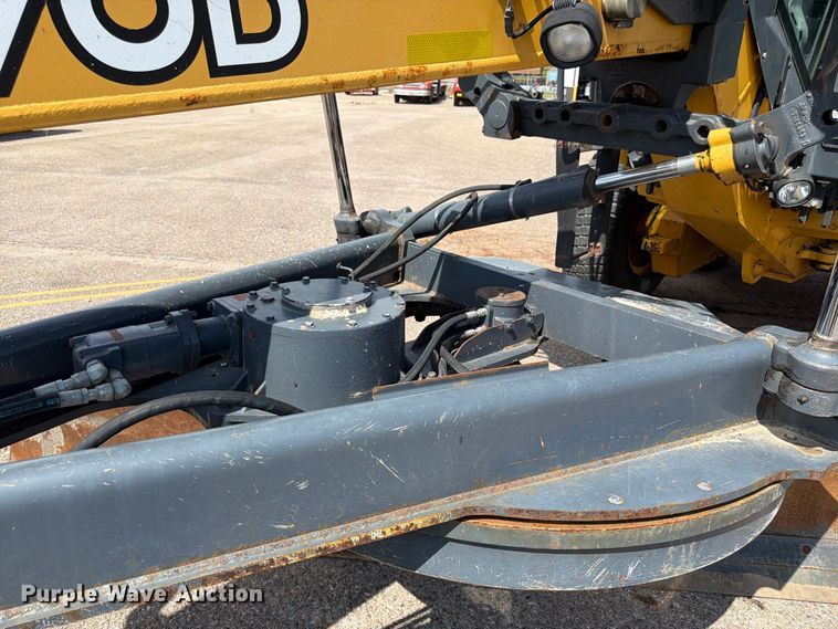 image for item DY3327 2005 John Deere 670D motor grader