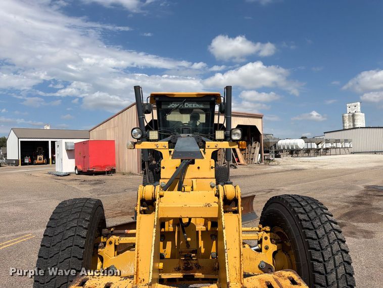 image for item DY3327 2005 John Deere 670D motor grader