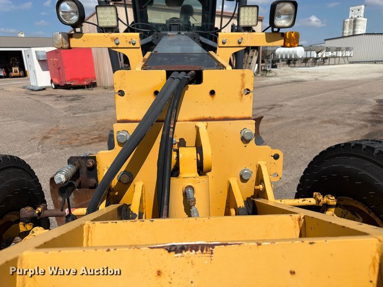 image for item DY3327 2005 John Deere 670D motor grader