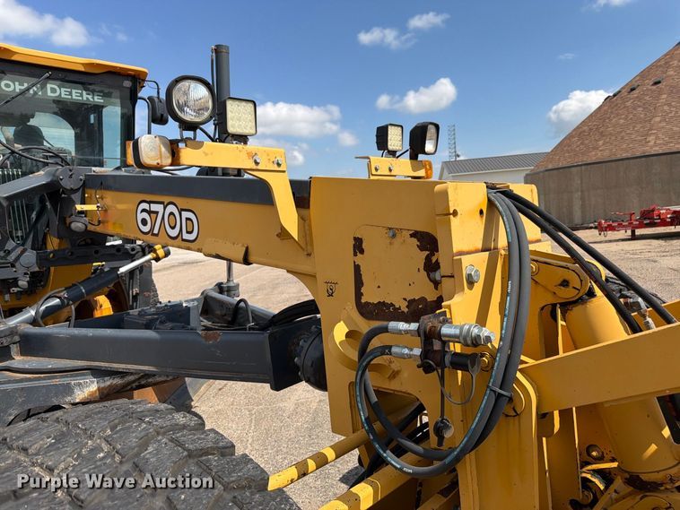 image for item DY3327 2005 John Deere 670D motor grader