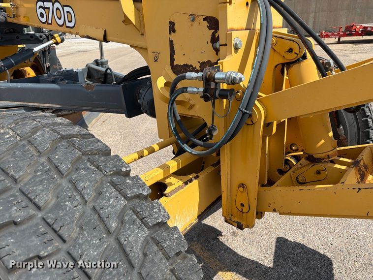 image for item DY3327 2005 John Deere 670D motor grader