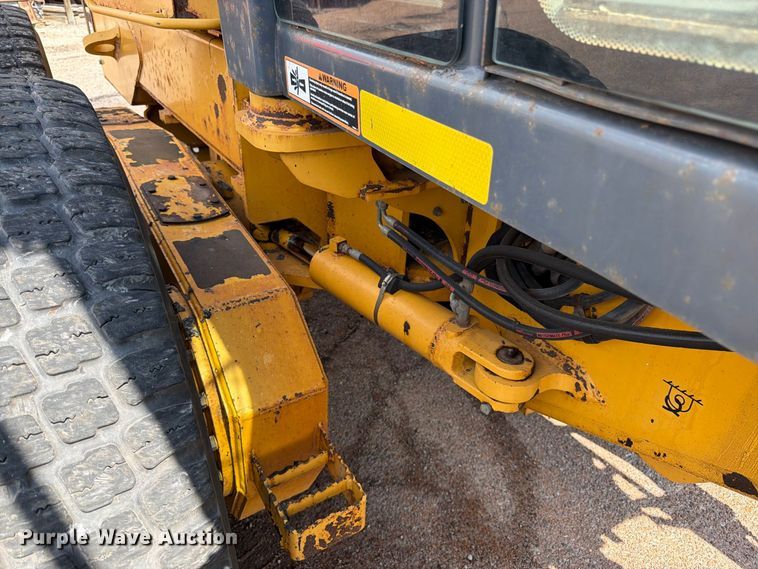 image for item DY3327 2005 John Deere 670D motor grader