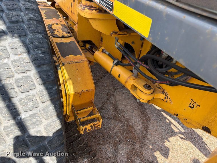 image for item DY3327 2005 John Deere 670D motor grader