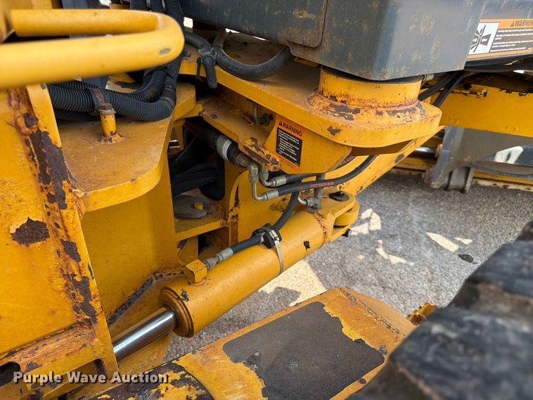 image for item DY3327 2005 John Deere 670D motor grader