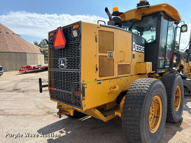image for item DY3327 2005 John Deere 670D motor grader