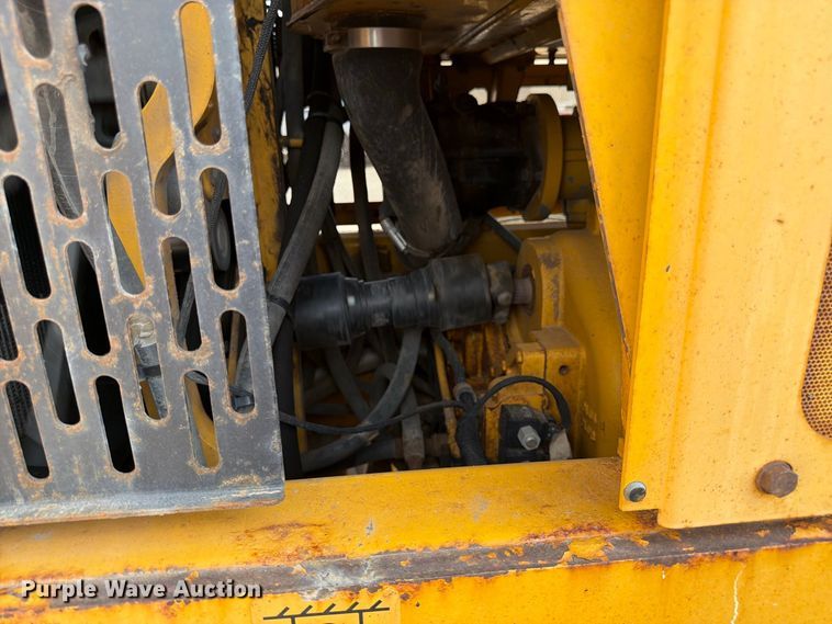 image for item DY3327 2005 John Deere 670D motor grader
