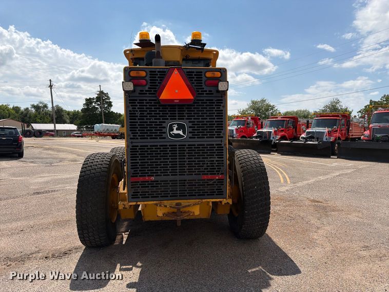 image for item DY3327 2005 John Deere 670D motor grader