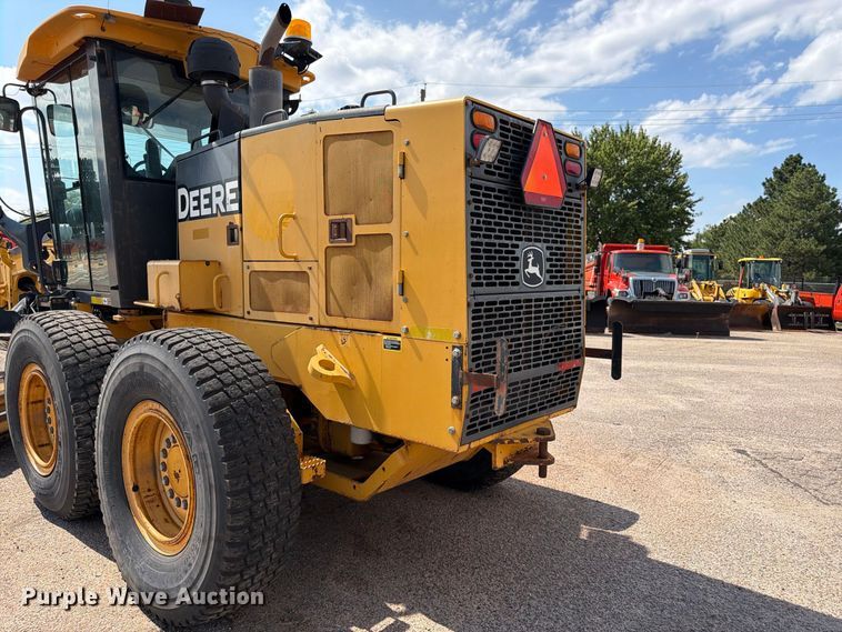 image for item DY3327 2005 John Deere 670D motor grader