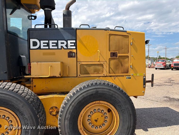 image for item DY3327 2005 John Deere 670D motor grader