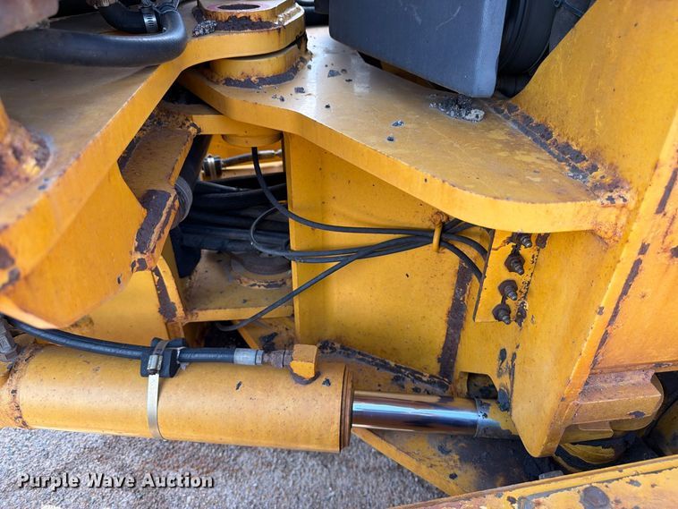 image for item DY3327 2005 John Deere 670D motor grader