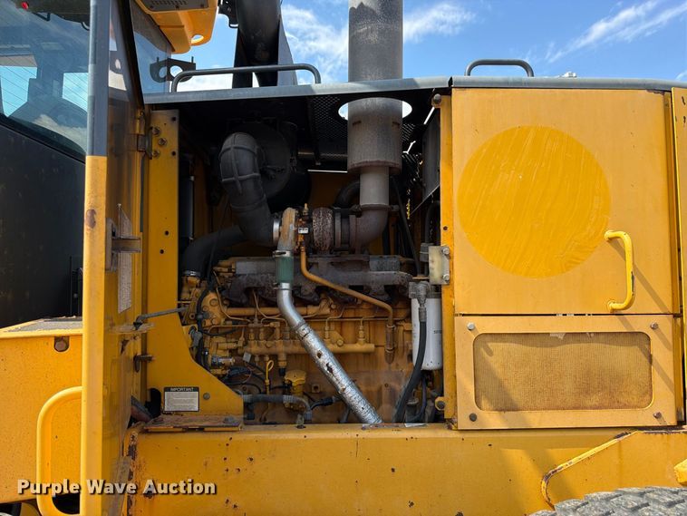 image for item DY3327 2005 John Deere 670D motor grader