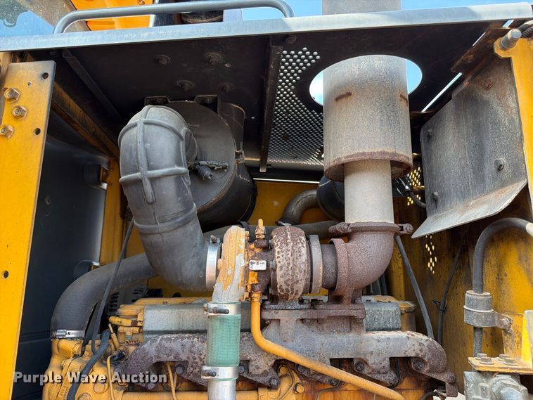 image for item DY3327 2005 John Deere 670D motor grader