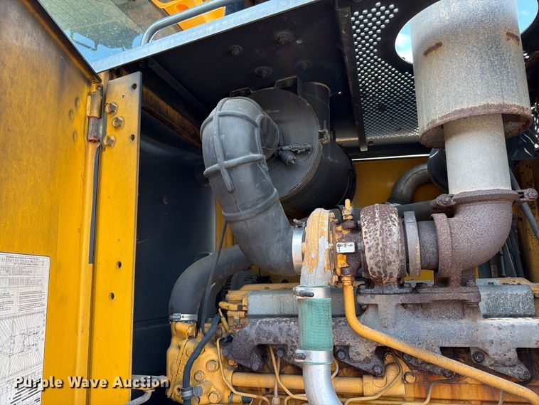 image for item DY3327 2005 John Deere 670D motor grader