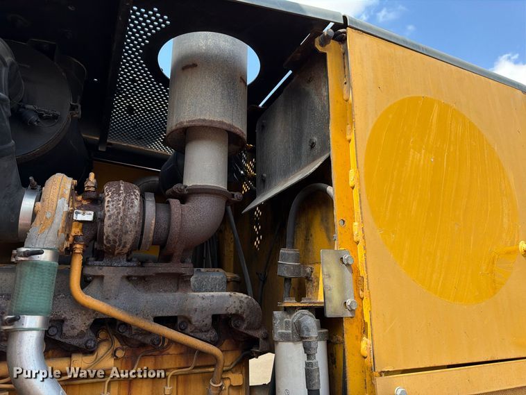 image for item DY3327 2005 John Deere 670D motor grader
