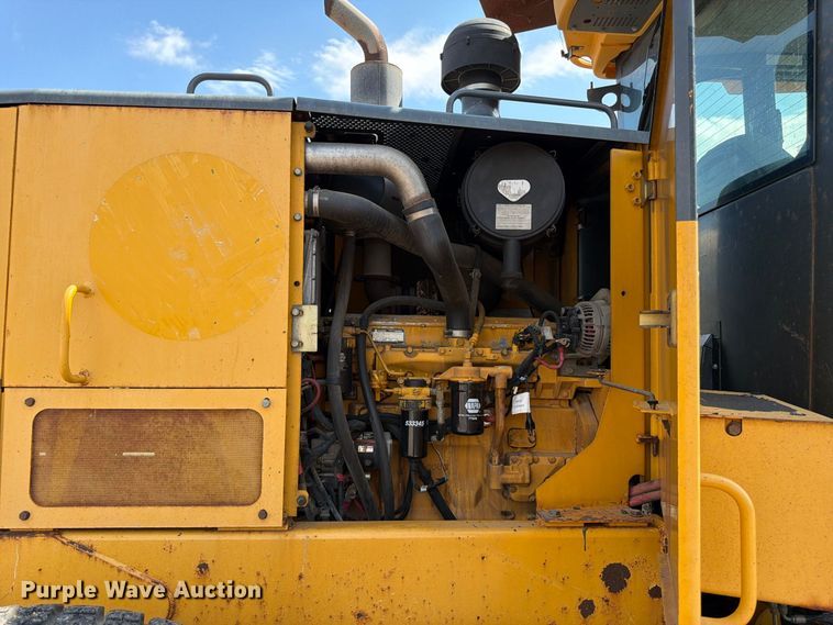image for item DY3327 2005 John Deere 670D motor grader