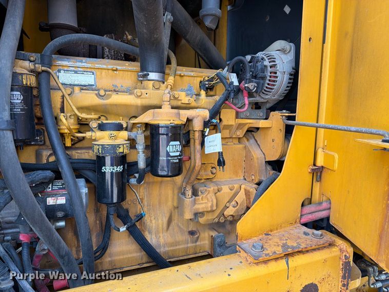 image for item DY3327 2005 John Deere 670D motor grader