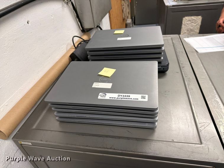 image for item DY3339 Dell laptops (10) laptops