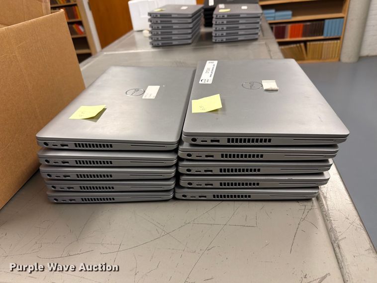 image for item DY3341 (10) Dell laptops