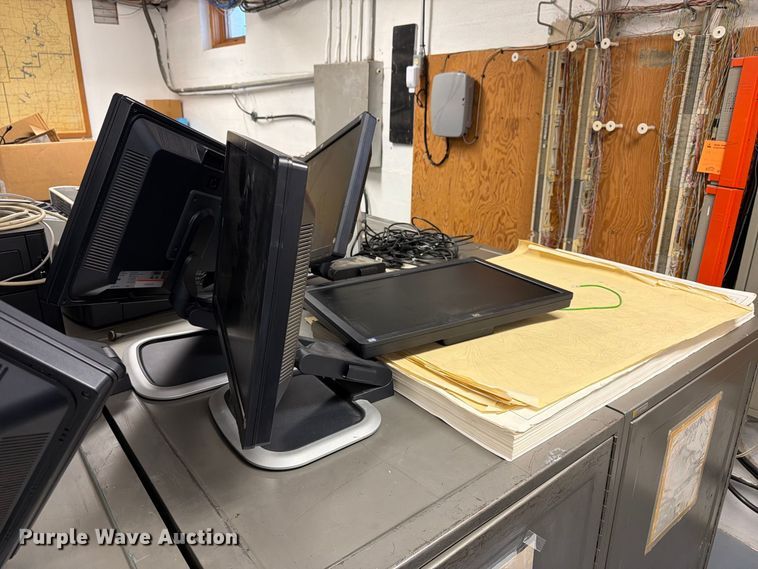 image for item DY3343 (15) HP computer monitors