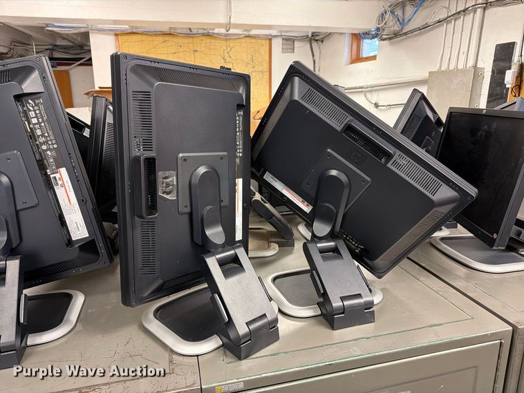 image for item DY3343 (15) HP computer monitors