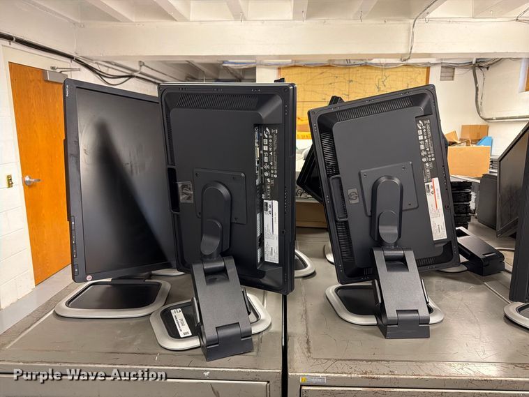image for item DY3343 (15) HP computer monitors