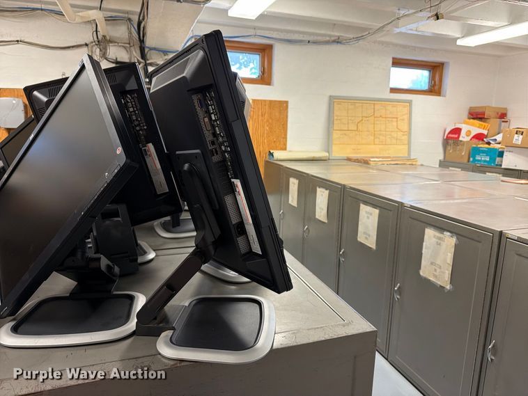 image for item DY3343 (15) HP computer monitors