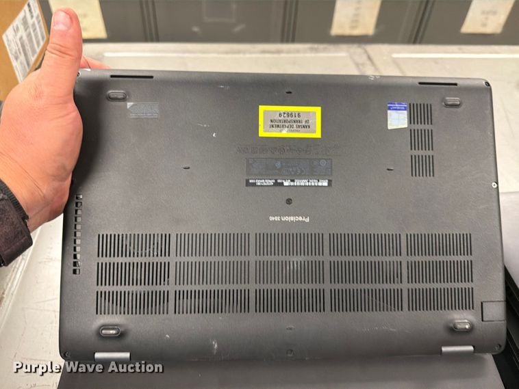 image for item DY3346 (10) Dell laptops