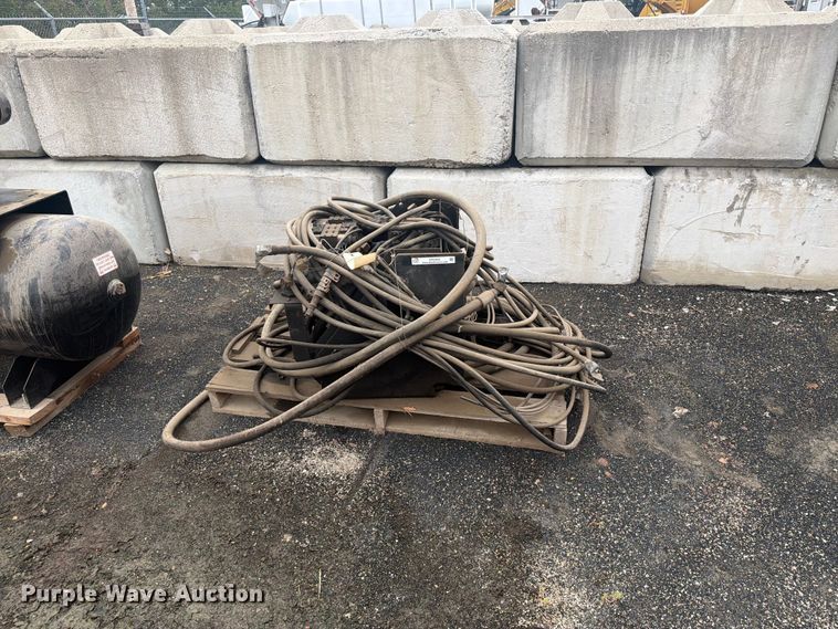 image for item DY3352 Hydraulic tank 