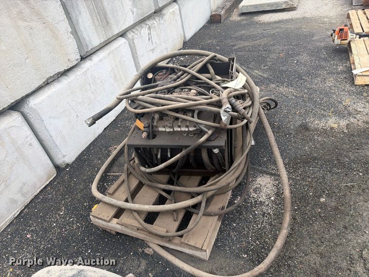 image for item DY3352 Hydraulic tank 