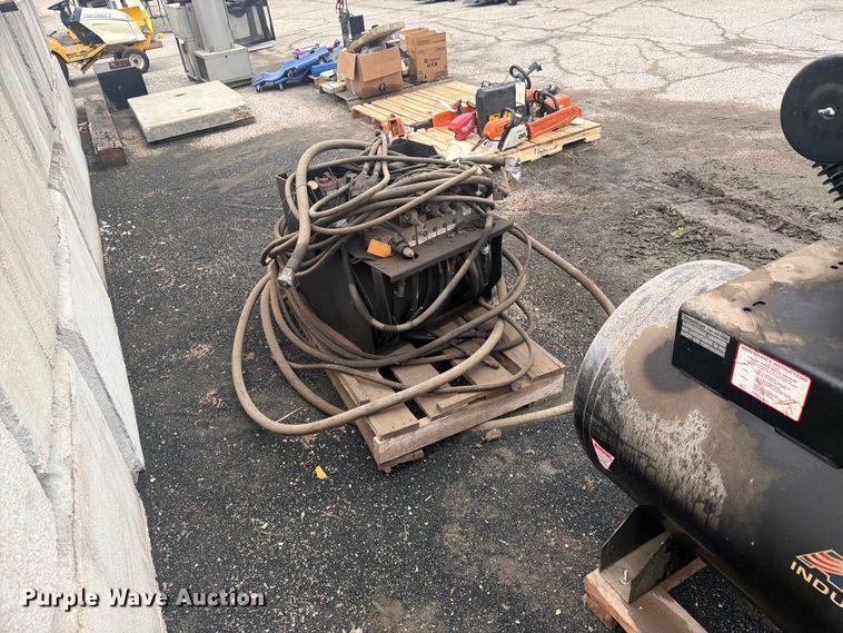 image for item DY3352 Hydraulic tank 