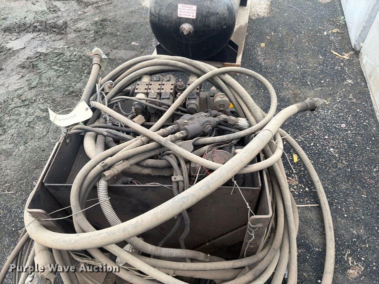 image for item DY3352 Hydraulic tank 