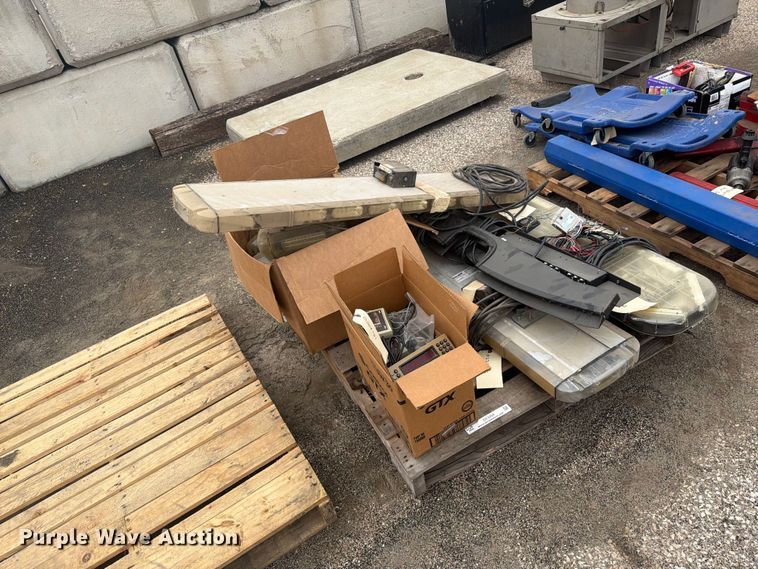 image for item DY3354 (5) light bars