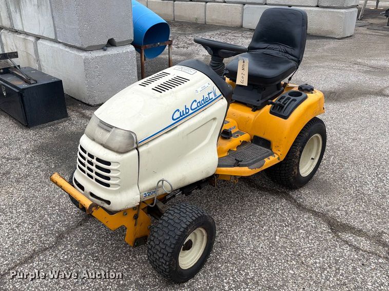 Cub Cadet 3206 lawn mower