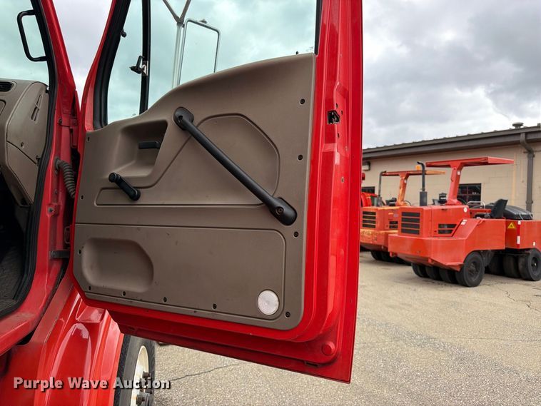 image for item DY3366 2009 Sterling L7500 dump truck