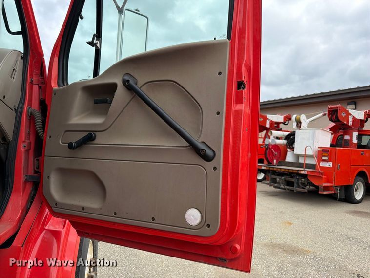 image for item DY3367 2009 Sterling L7500  dump truck